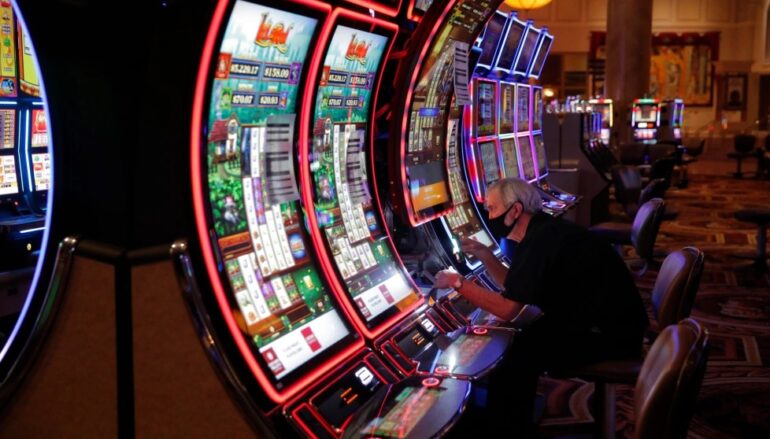Winning at Online Slot Machines: Top Tactics and Advice